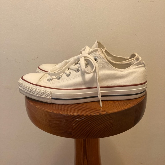 Converse White Chuck Taylor Low Top Shoes - M7652 - Picture 4 of 8